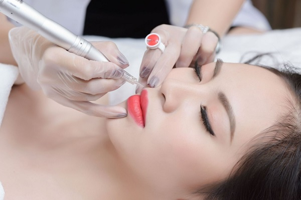 Mực phun môi Hữu Cơ và Vô Cơ  So sánh và Cách phân biệt